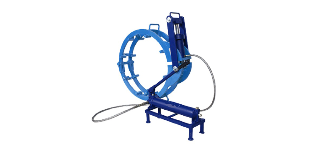 Cage Type Pipe Clamp in Naples, Italy